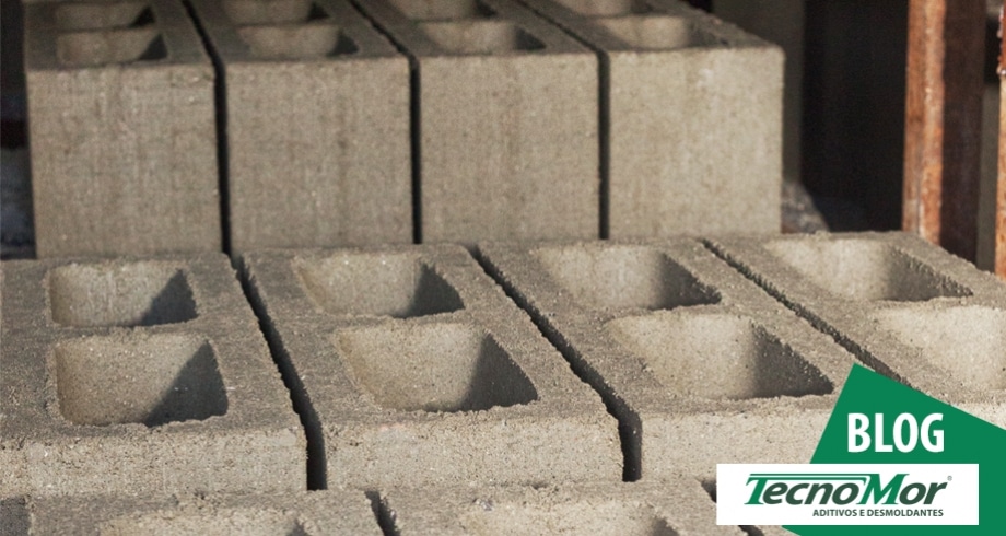 Absorção de água em blocos de concreto