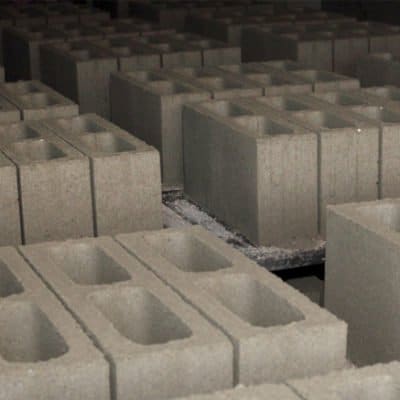 Processo de cura de blocos e pavers de concreto: o que é e como fazer